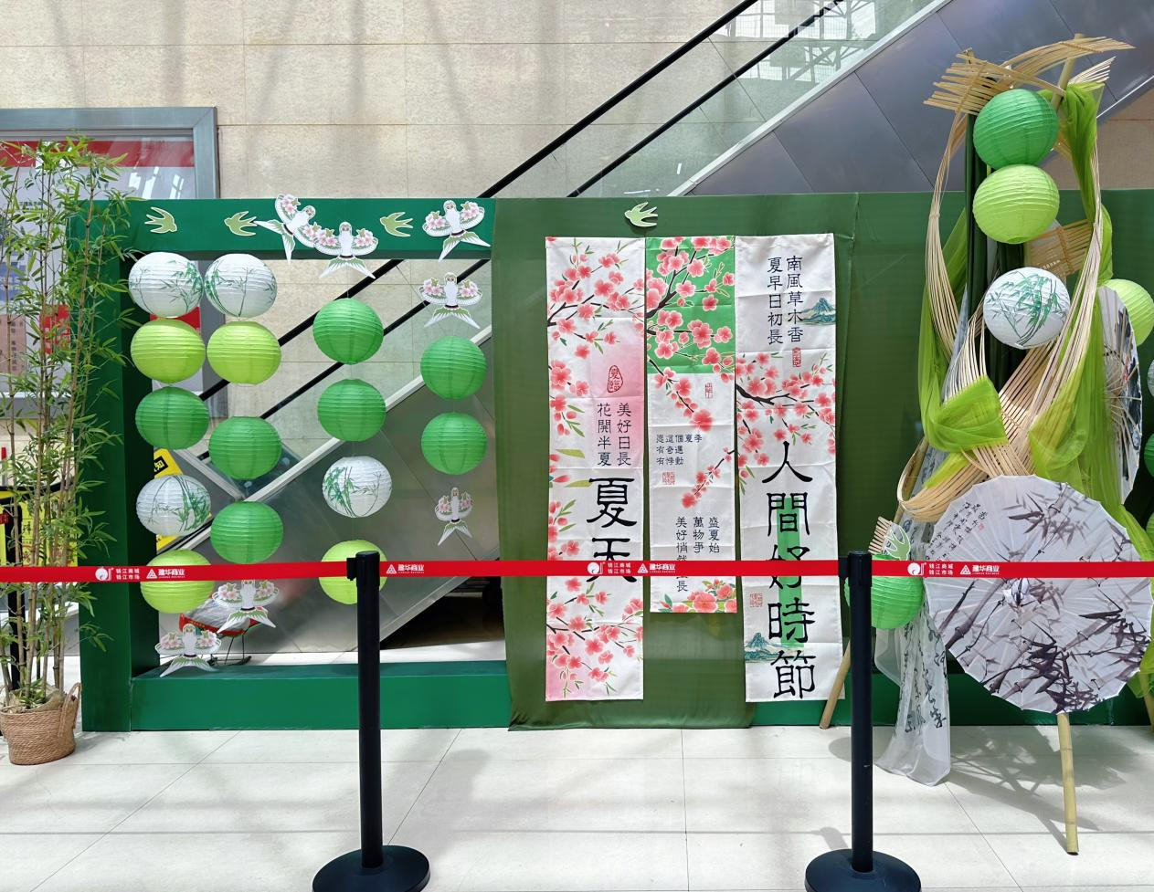 錢江商城美陳夏日煥新，打造多元購(gòu)物新體驗(yàn)
