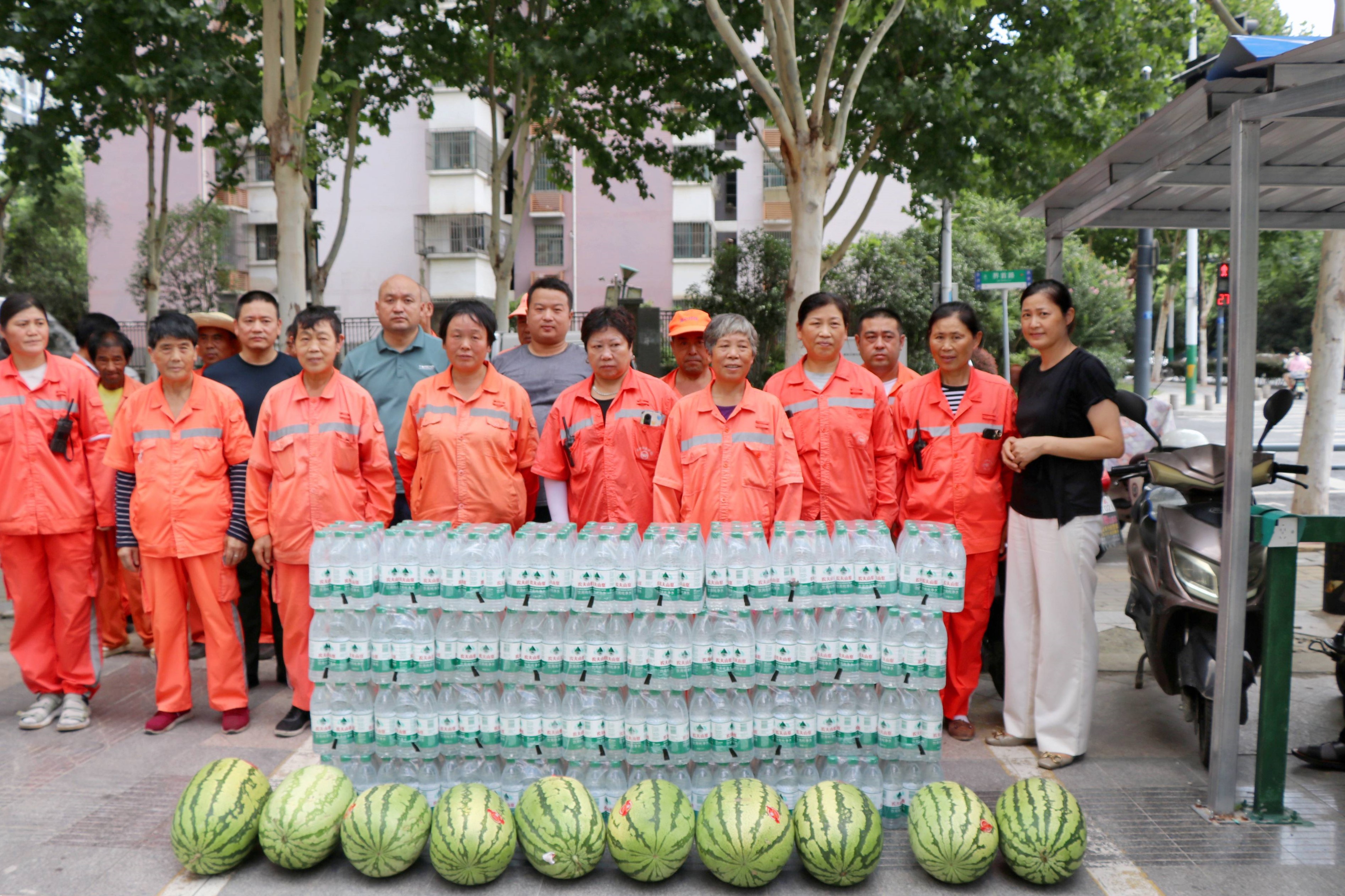  酷暑送清涼，關(guān)愛顯擔(dān)當(dāng)——廬陽(yáng)建華文創(chuàng)園攜手愛心企業(yè)開展夏日送清涼活動(dòng)