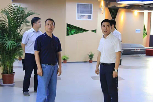 20160818拱墅區(qū)委常委、組織部李煒蒞臨杭州建華文創(chuàng)集團總部調研指導 (3).jpg